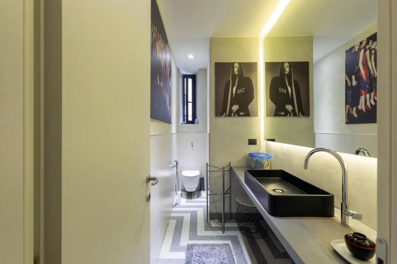 Armani House, Superior Apartment In City Center Milan