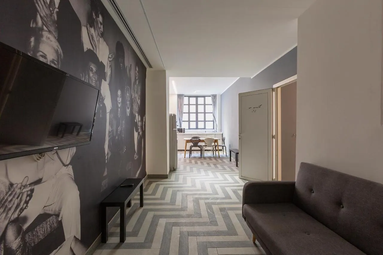 Armani House, Superior Apartment In City Center Milan