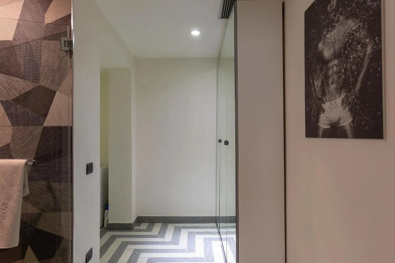 Armani House, Superior Apartment In City Center Milan Italy
